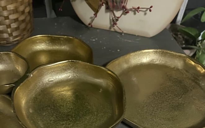 Decorative serving platter customer setting