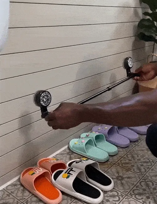Three-step demonstration for installing the adjustable towel rack