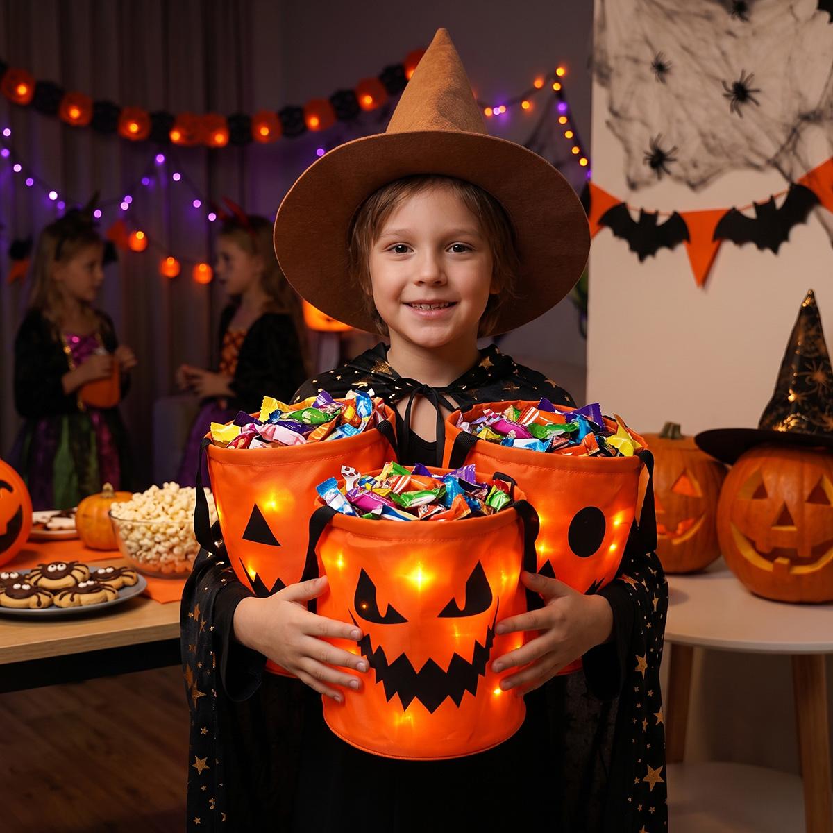 3/4 Pcs Halloween Candy Bucket with LED Lights Non Woven Gift Bags Trick or Treat Bags Pumpkin Candy Bags Reusable Tote Bags for Kids Students Adults, Night Light Bags for Home Garden Lawn Decorations, Halloween Birthday Christmas Party Favor Supplies