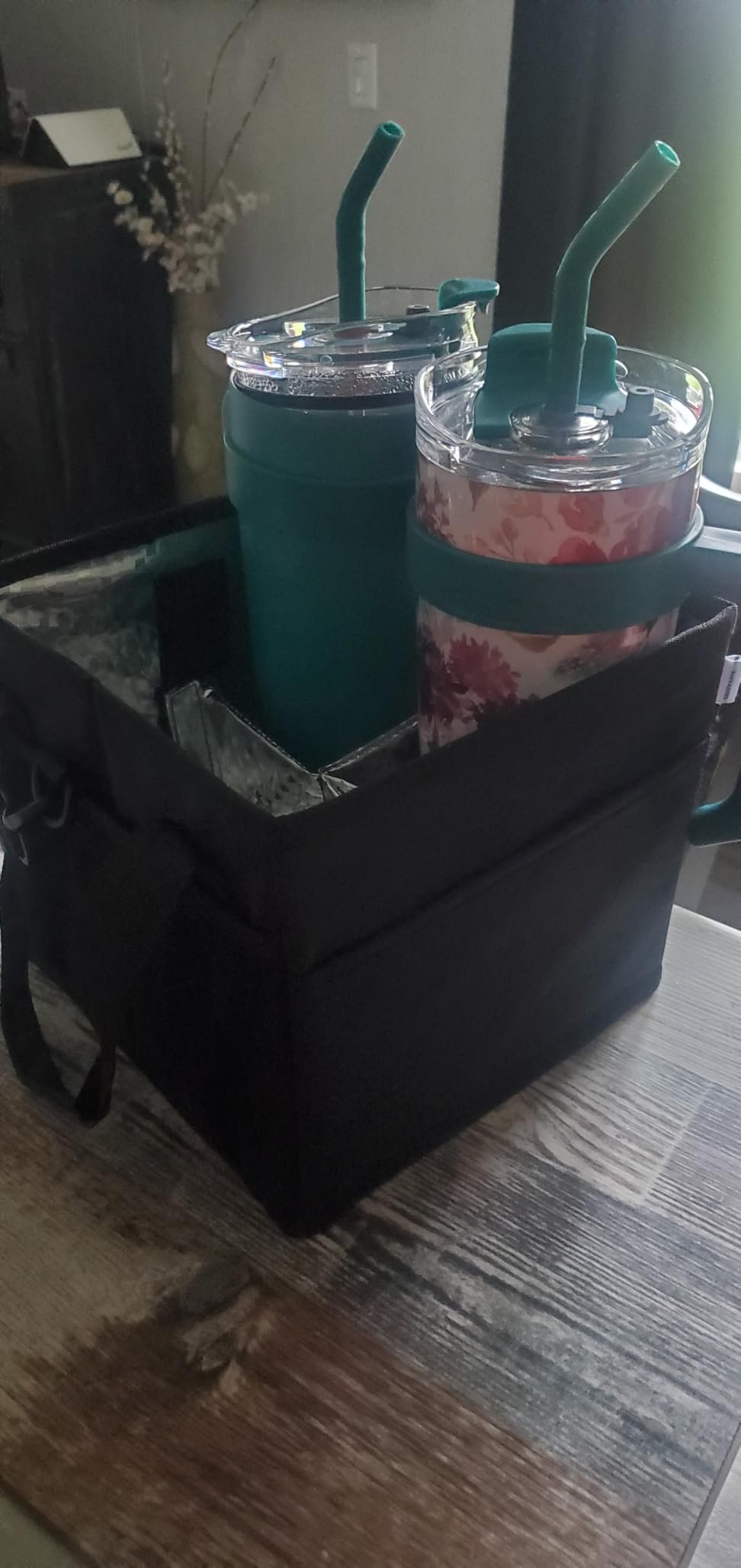 Great for carrying large cups